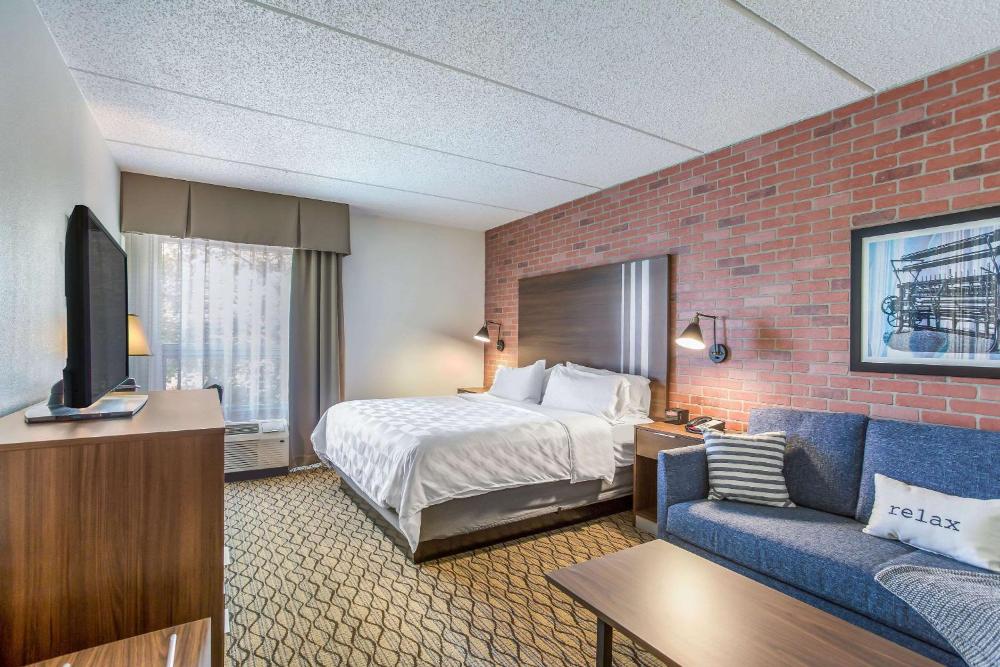 King Room with Sofa Bed - Non-Smoking interior
